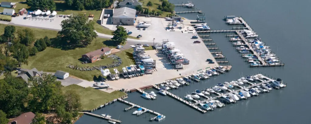 What to Look For in a Marina Boat Storage Facility